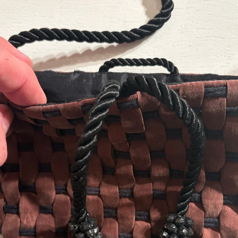 Elegant Woven Crossbody Bag in Deep Brown - Picture 3 of 9